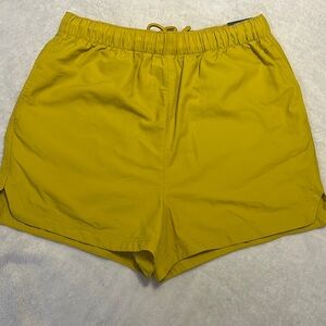 DSG High-Rise Notched Woven Short 3” Inseam Grounded Yellow Color